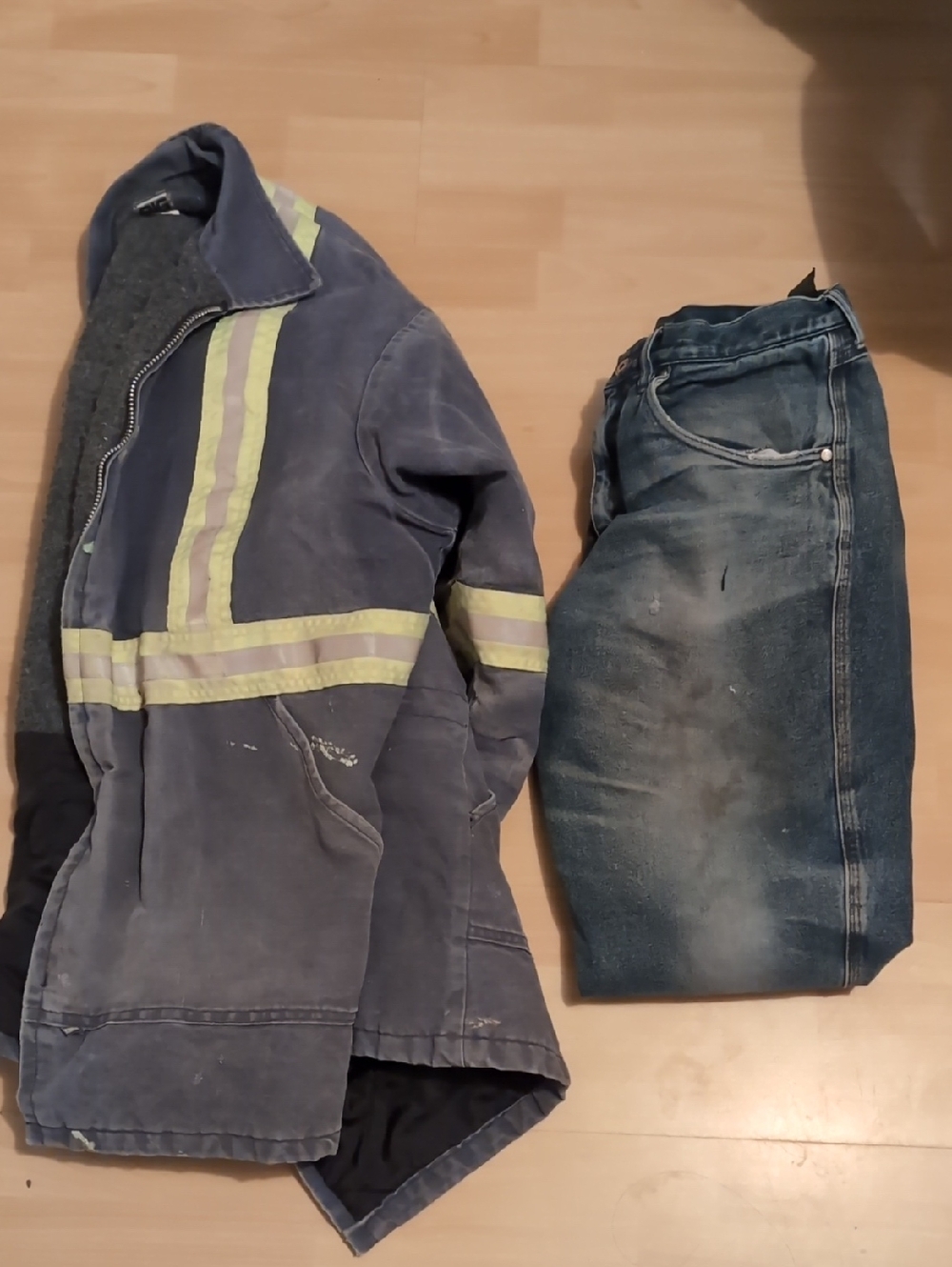 Reflective Work Jacket And Jeans - Picture 1 of 15